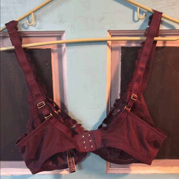 Elegant Lace Burgandy Purple Bra Victoria’s Secret - Picture 3 of 5